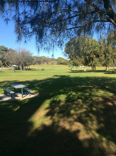 Crossland House - Schoolies Week Accommodation 2
