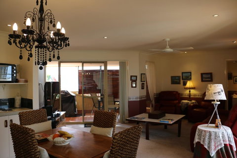 Crossland House - Schoolies Week Accommodation 18