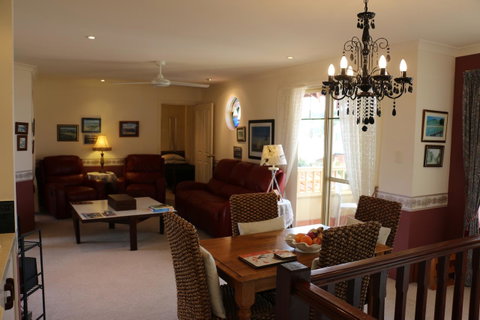 Crossland House - Schoolies Week Accommodation 17