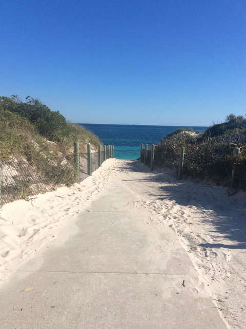 Crossland House - Schoolies Week Accommodation 7