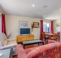 Brilliant neat convenient family-friendly house - Schoolies Week Accommodation