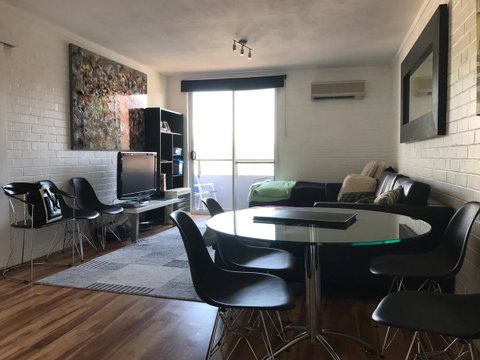 Location Location Vacation - Schoolies Week Accommodation 7