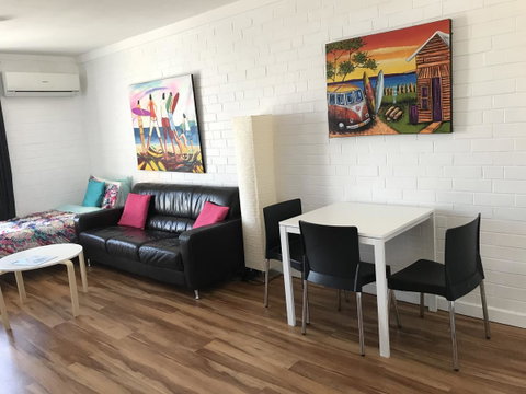 Location Location Vacation - Schoolies Week Accommodation 0