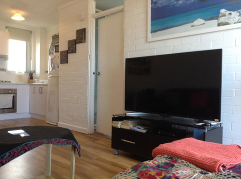 Location Location Vacation - Schoolies Week Accommodation 17