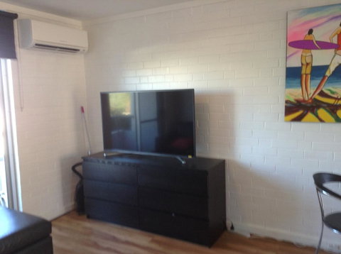 Location Location Vacation - Schoolies Week Accommodation 15