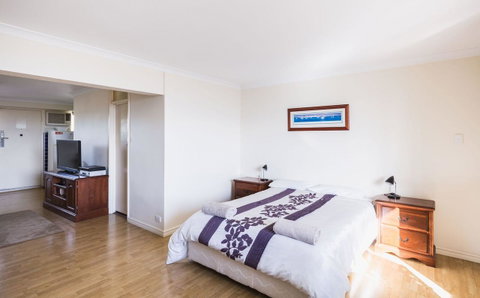 Studio 305 - Schoolies Week Accommodation 1