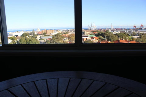 Studio 305 - Schoolies Week Accommodation 4