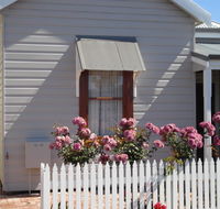 Bluebird Cottage - Schoolies Week Accommodation