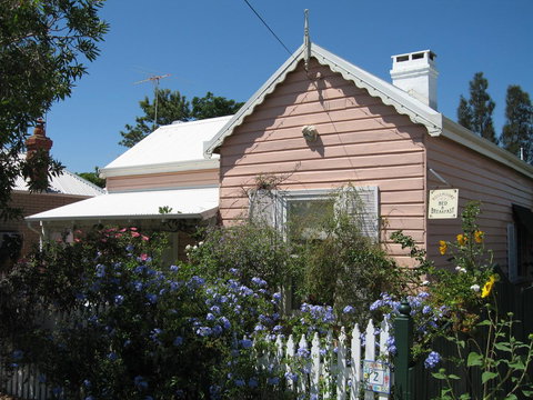 RoseMoore Bed & Breakfast - Schoolies Week Accommodation 0