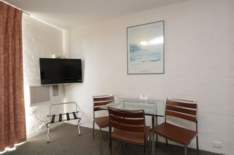 Atrium Hotel Mandurah - Schoolies Week Accommodation 2