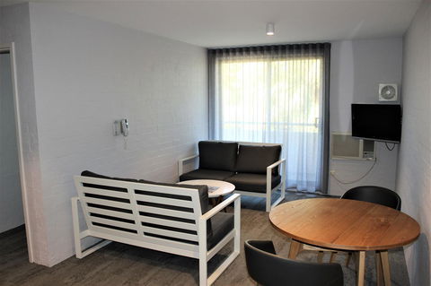 Atrium Hotel Mandurah - Schoolies Week Accommodation 4