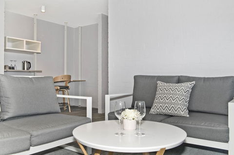 Atrium Hotel Mandurah - Schoolies Week Accommodation 22