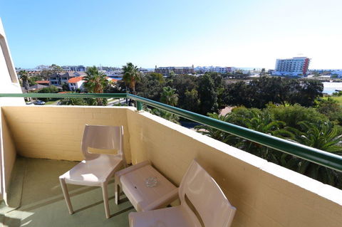 Atrium Hotel Mandurah - Schoolies Week Accommodation 19