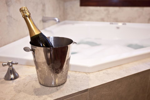 Caves House Hotel & Apartments Yallingup - Schoolies Week Accommodation 1