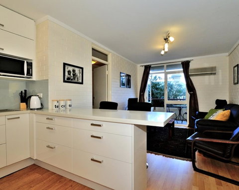 Cappuccino Delight - 1 Bedroom Central Fremantle Apartment - Schoolies Week Accommodation 5