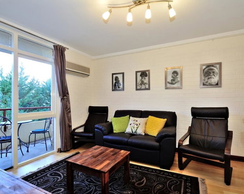 Cappuccino Delight - 1 Bedroom Central Fremantle Apartment - Schoolies Week Accommodation 1