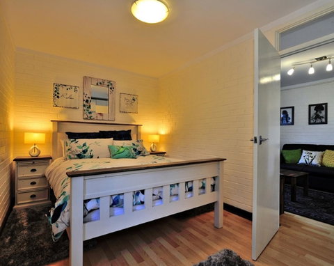 Cappuccino Delight - 1 Bedroom Central Fremantle Apartment - Schoolies Week Accommodation 0