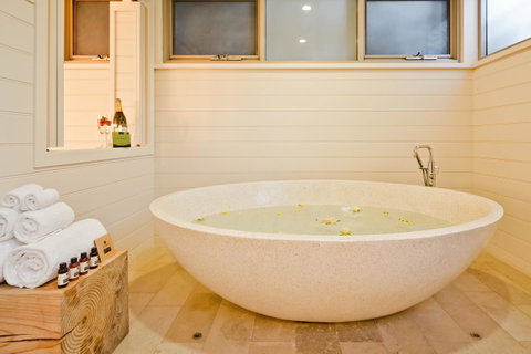 Injidup Spa Retreat - Schoolies Week Accommodation 7