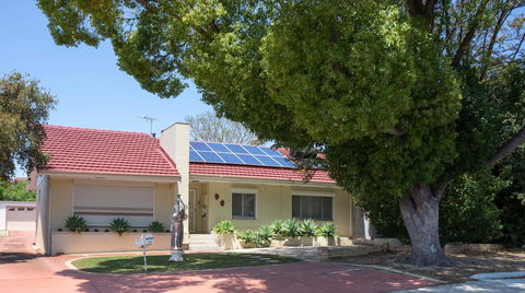Susan Yong's Studio - Schoolies Week Accommodation 0