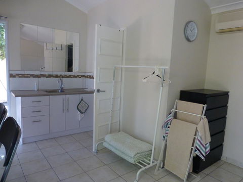 Susan Yong's Studio - Schoolies Week Accommodation 13