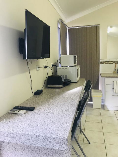 Susan Yong's Studio - Schoolies Week Accommodation 8