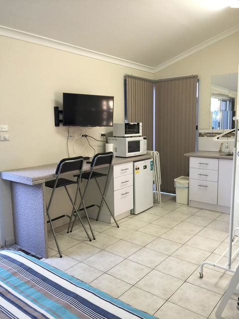 Susan Yong's Studio - Schoolies Week Accommodation 9