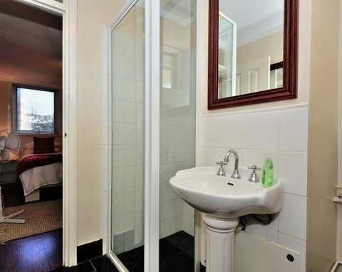 Mollies - Central Fremantle 1 Bedroom Apartment - Schoolies Week Accommodation 5