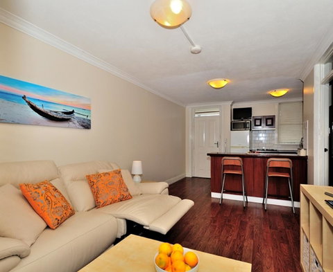 Mollies - Central Fremantle 1 Bedroom Apartment - Schoolies Week Accommodation 1