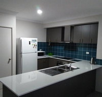 Near Train Station - Schoolies Week Accommodation