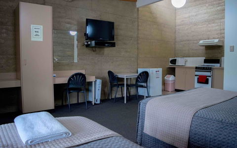 Hopetoun Motel & Chalet Village - Schoolies Week Accommodation 35