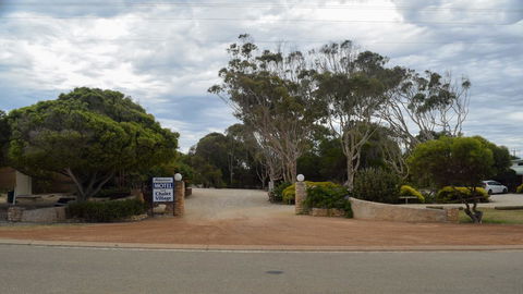 Hopetoun Motel & Chalet Village - Schoolies Week Accommodation 12
