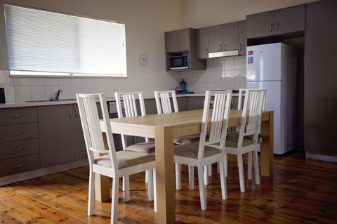 Hopetoun Motel & Chalet Village - Schoolies Week Accommodation 7