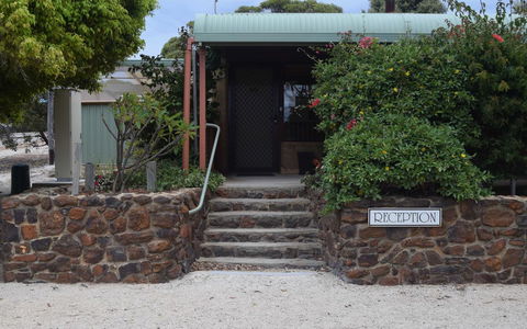 Hopetoun Motel & Chalet Village - Schoolies Week Accommodation 9