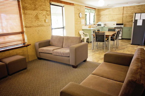 Hopetoun Motel & Chalet Village - Schoolies Week Accommodation 8