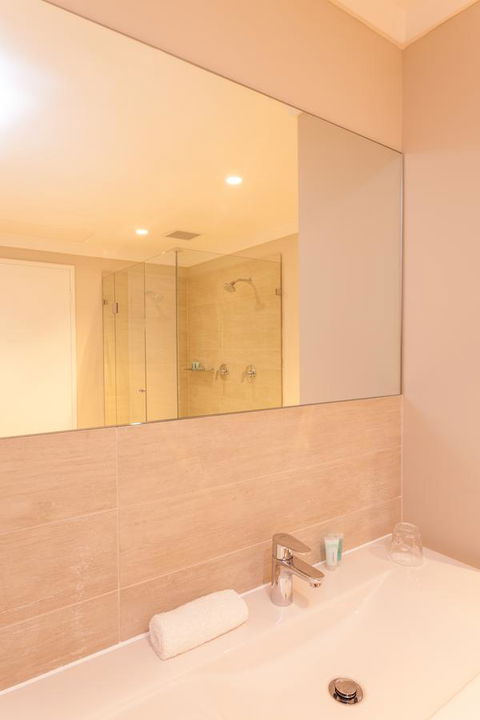 The Marina Hotel - Mindarie - Schoolies Week Accommodation 13