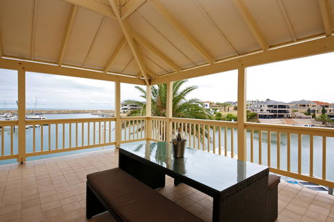 The Marina Hotel - Mindarie - Schoolies Week Accommodation 7