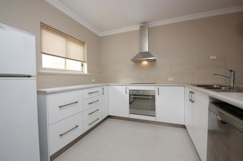 The Marina Hotel - Mindarie - Schoolies Week Accommodation 8