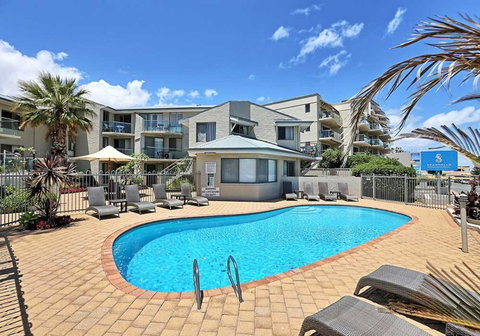 Scarborough Beach Front Resort - Shell Seven - Schoolies Week Accommodation 0