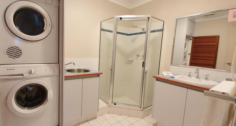 Scarborough Beach Front Resort - Shell Seven - Schoolies Week Accommodation 13