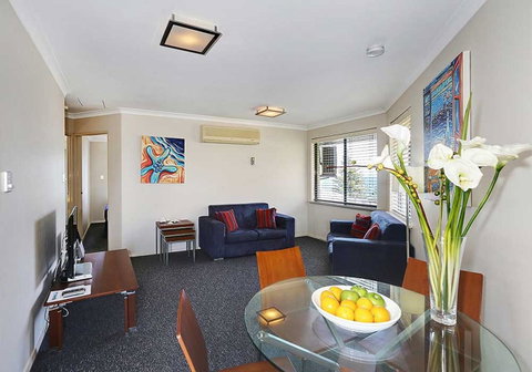 Scarborough Beach Front Resort - Shell Seven - Schoolies Week Accommodation 10
