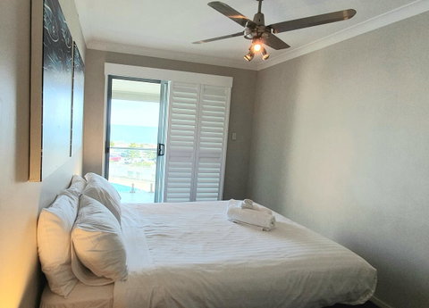 Scarborough Beach Front Resort - Shell Seven - Schoolies Week Accommodation 3