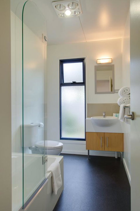 Swansea Beach Chalets - Schoolies Week Accommodation 9