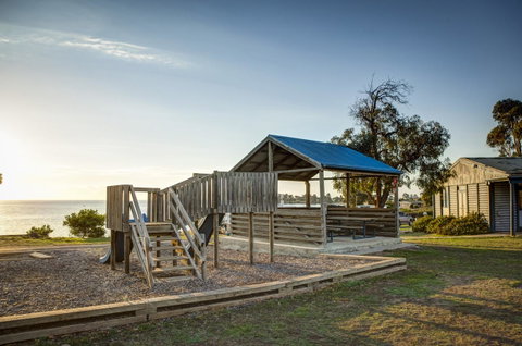 Swansea Beach Chalets - Schoolies Week Accommodation 37