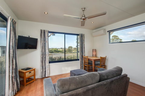 Swansea Beach Chalets - Schoolies Week Accommodation 8