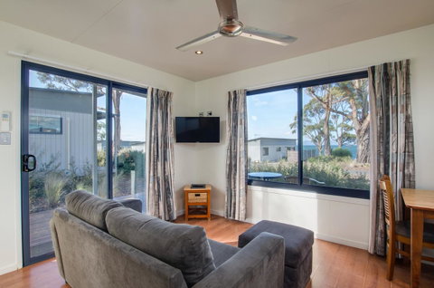 Swansea Beach Chalets - Schoolies Week Accommodation 18