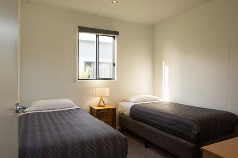 Swansea Beach Chalets - Schoolies Week Accommodation 3
