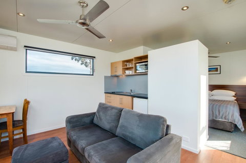 Swansea Beach Chalets - Schoolies Week Accommodation 16