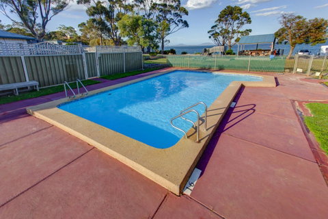 Swansea Beach Chalets - Schoolies Week Accommodation 4