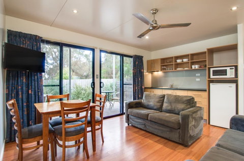 Swansea Beach Chalets - Schoolies Week Accommodation 12