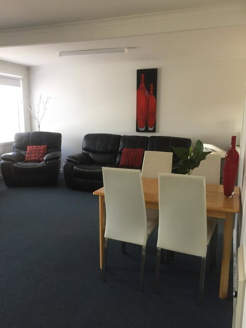 Old Pier Apartments - Schoolies Week Accommodation 11